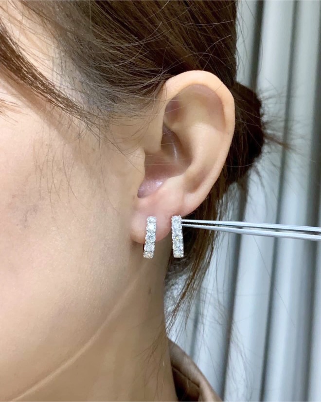 1.00 Carat Diamond Latch Back Hoop Earrings in 18K White Gold - Image 2