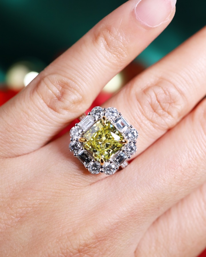 2.93 Carat Fancy Light Yellow Diamond Ring in 18K White Gold - Image 11