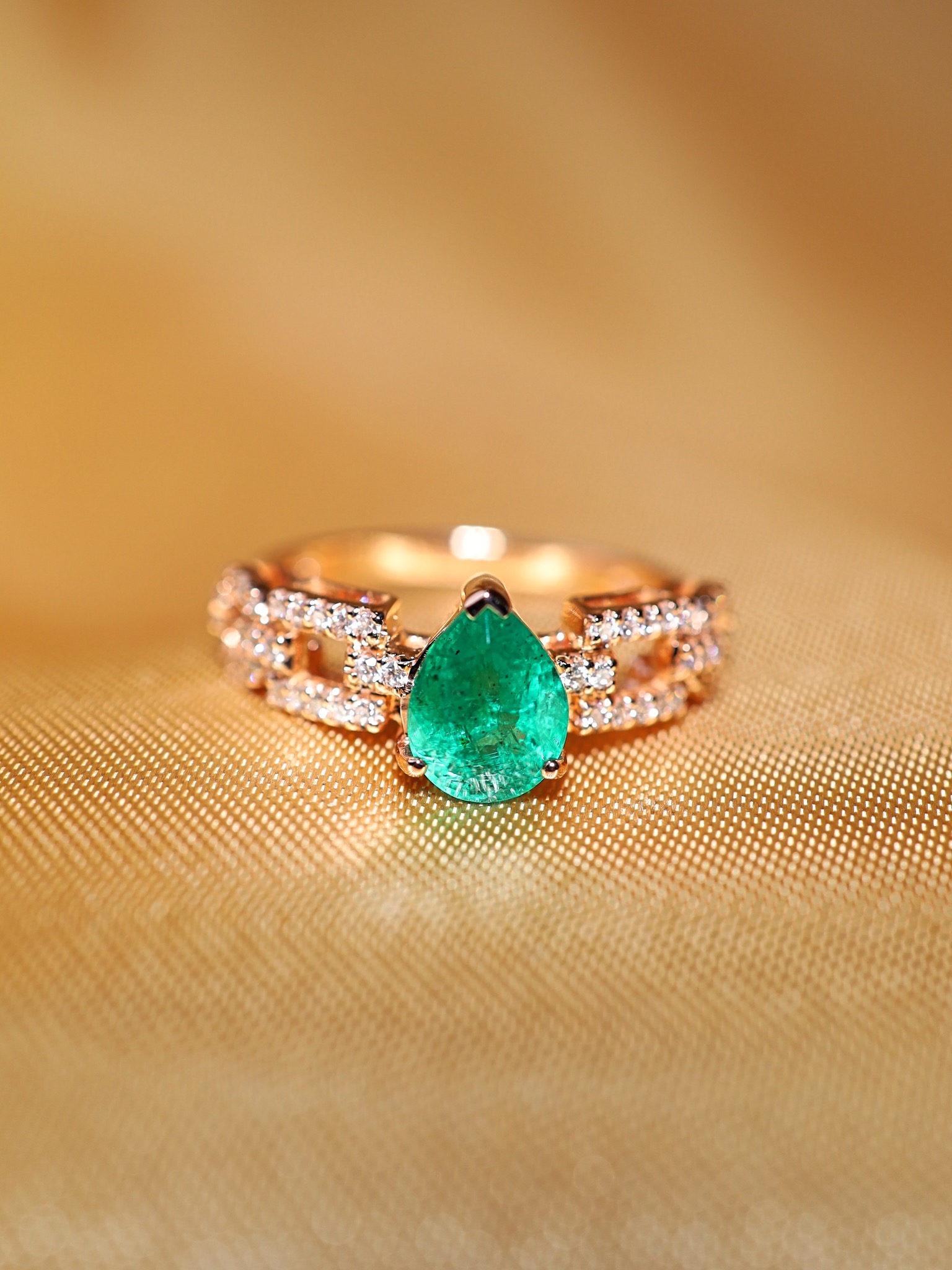 1.45 Carat Zambian Pear Emerald and Diamond Ring in 18K Rose Gold - Image 3