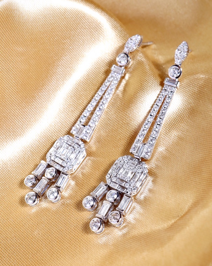 4.30 Carat Diamond Chandelier Earrings in 18K White Gold - Image 3