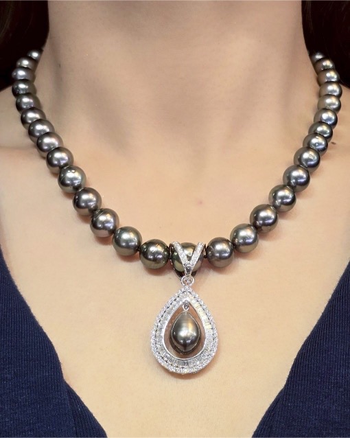 14 mm Black Tahitian South Sea Pearl and Diamond Pendant Necklace - Image 2