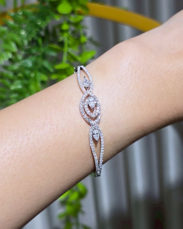 2.05 Carat Marquise and Round Diamond Bangle in 18K White Gold - Image 2