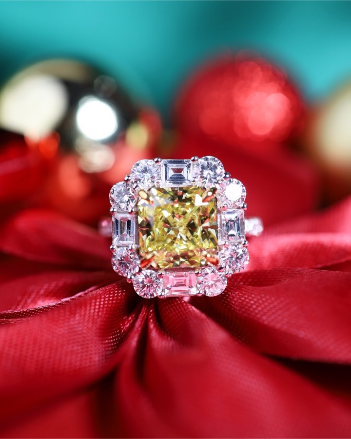 2.93 Carat Fancy Light Yellow Diamond Ring in 18K White Gold - Image 3