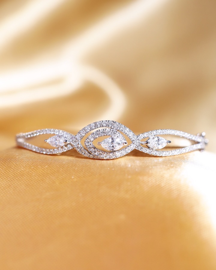 2.05 Carat Marquise and Round Diamond Bangle in 18K White Gold - Image 3