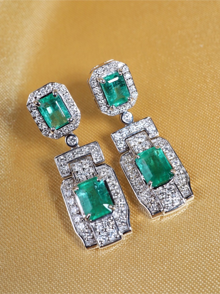 5.90 Carat Zambian Emerald and Diamond Art Deco Drop Earrings in 18K White Gold - Image 10