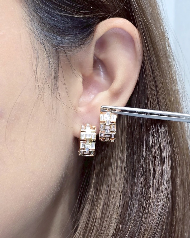0.69 Carat Baguette Diamond Geometric Hoop Earrings in 18K Rose Gold - Image 2