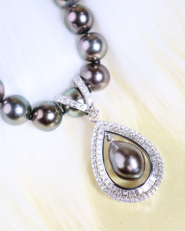 14 mm Black Tahitian South Sea Pearl and Diamond Pendant Necklace - Image 7