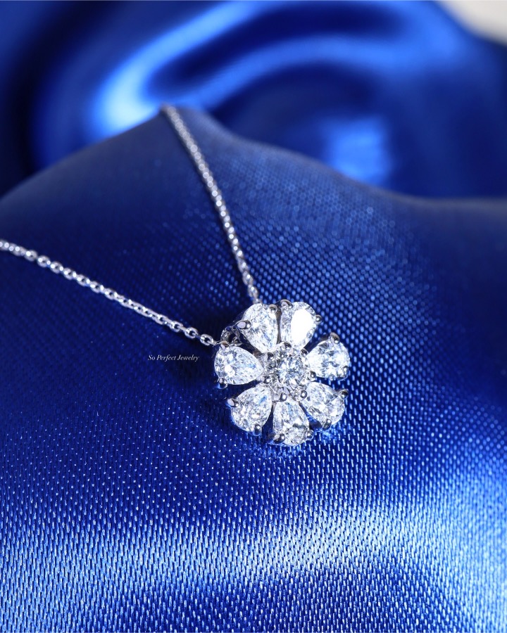 1.58 Carat Fancy-Cut Diamond Flower Pendant in 18K White Gold - Image 7