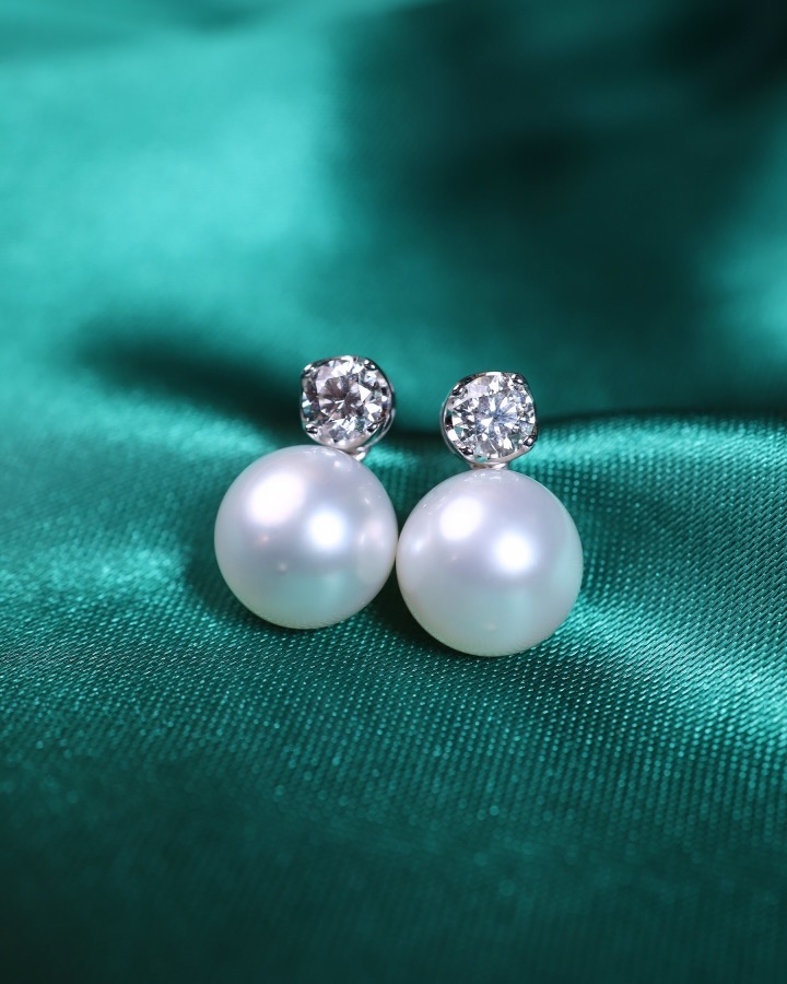 GIA-Certified 1.20 Carat Diamond and 12.5 mm South Sea Pearl Stud Earrings - Image 5