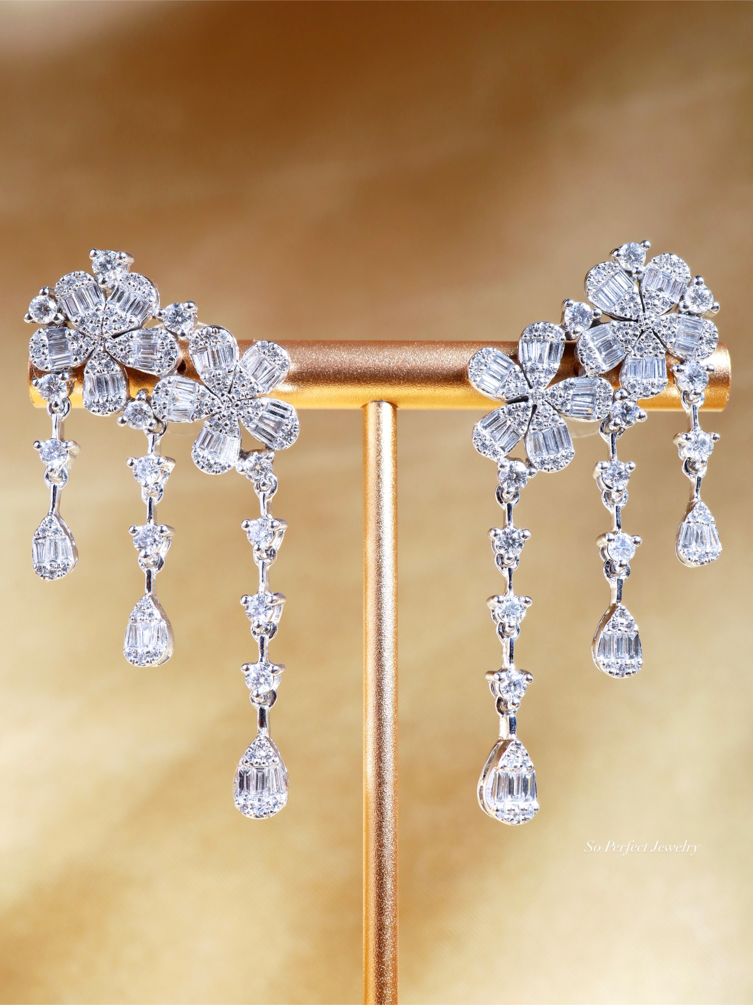 3.37 Carat Floral Diamond Chandelier Earrings in 18K White Gold - Image 4