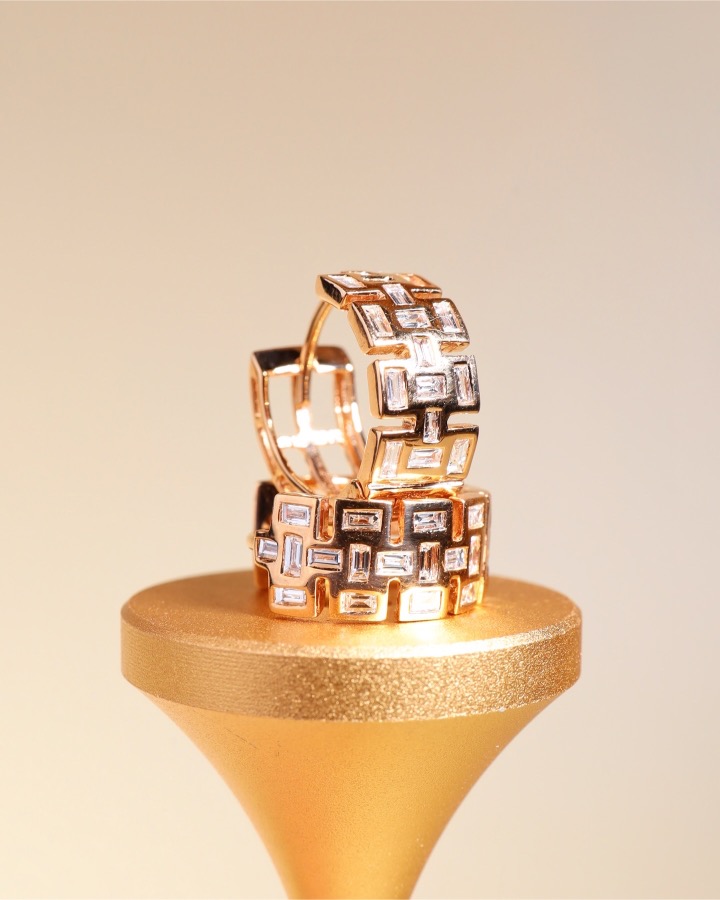 0.69 Carat Baguette Diamond Geometric Hoop Earrings in 18K Rose Gold - Image 4