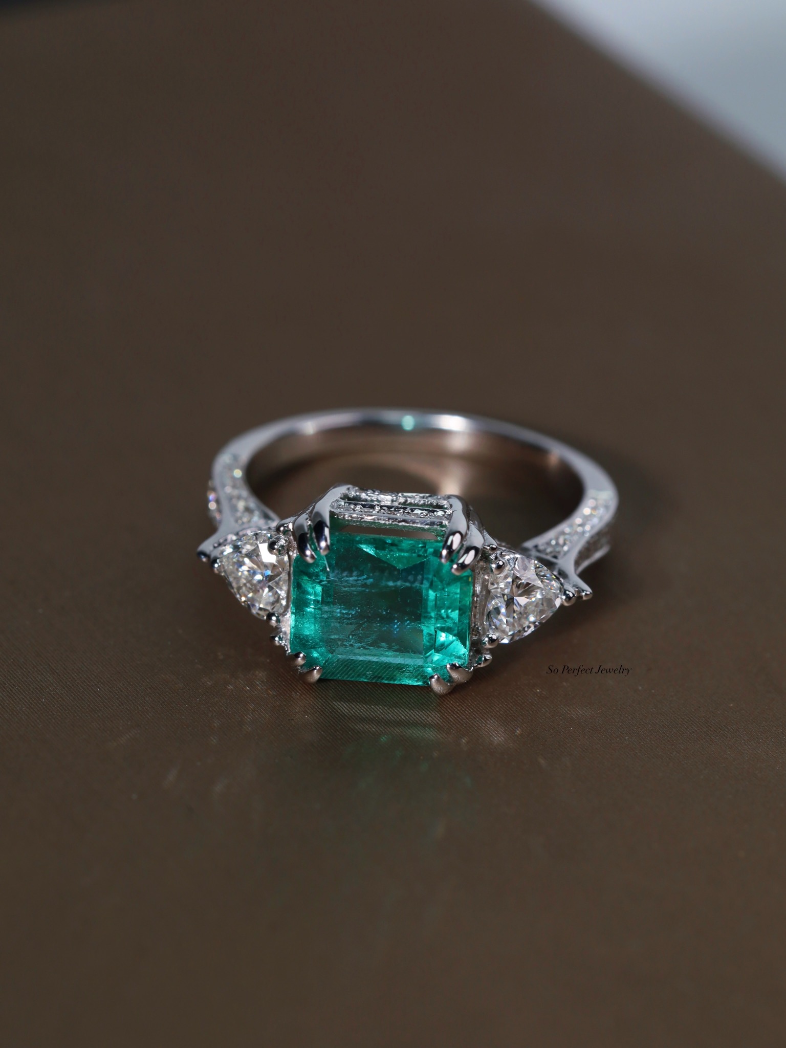 2.71 Carat Zambian Emerald and Diamond Three-Stone Ring in 18K White Gold - Image 10