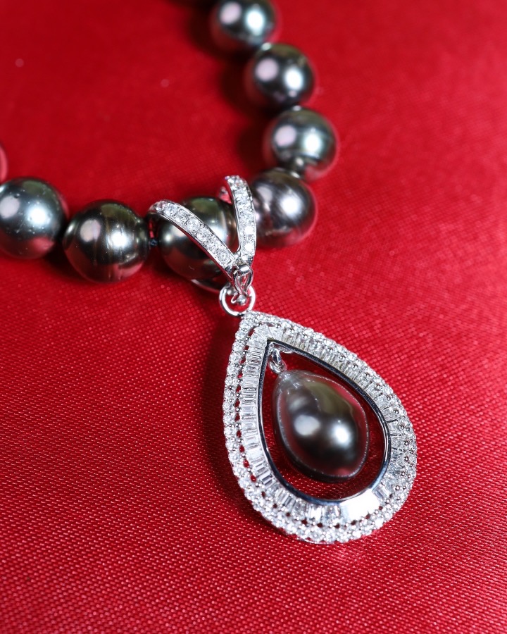 14 mm Black Tahitian South Sea Pearl and Diamond Pendant Necklace - Image 11