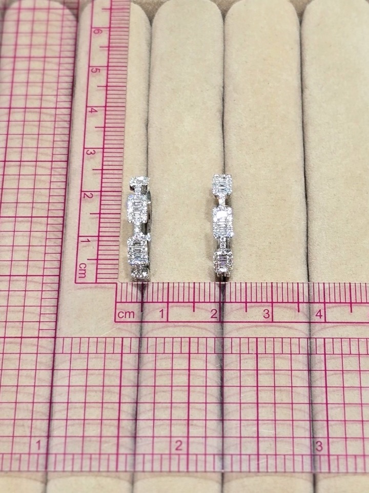 1.06 Carat Baguette and Round Diamond Geometric Hoop Earrings - Image 21