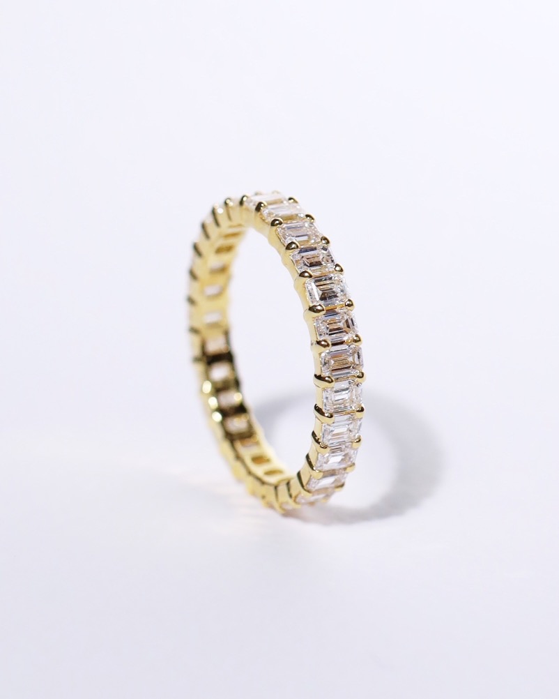 2.80 Carat Emerald-Cut Diamond Eternity Ring in 18K Yellow Gold - Image 9