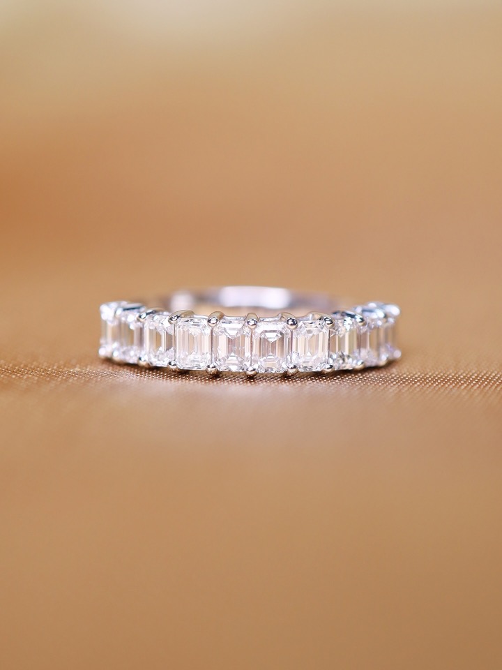 1.50 Carat Emerald-Cut Diamond Half-Eternity Ring in 18K White Gold - Image 8
