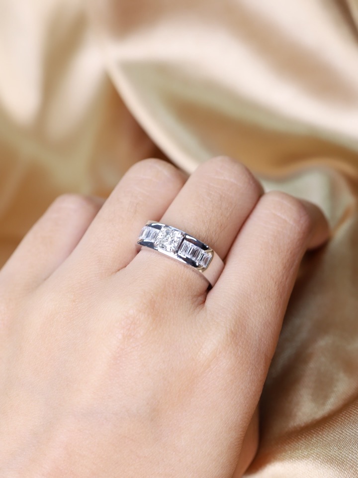 1.60 Carat GIA Cushion Diamond Men’s Ring in 18K White Gold - Image 9