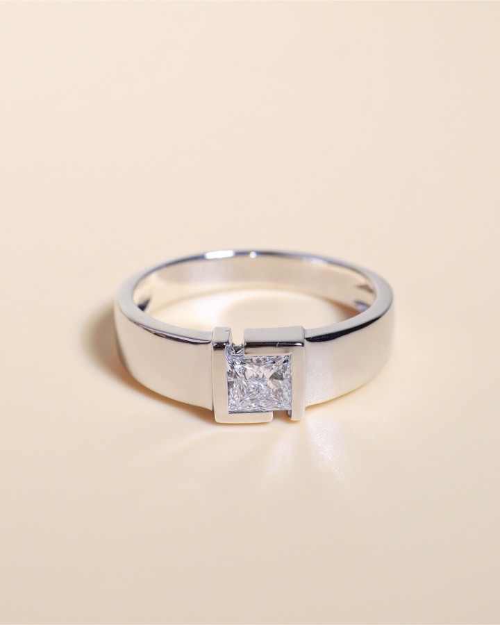 GIA-Certified 0.40 Carat Princess-Cut Diamond Unisex Ring in 18K White Gold - Image 6