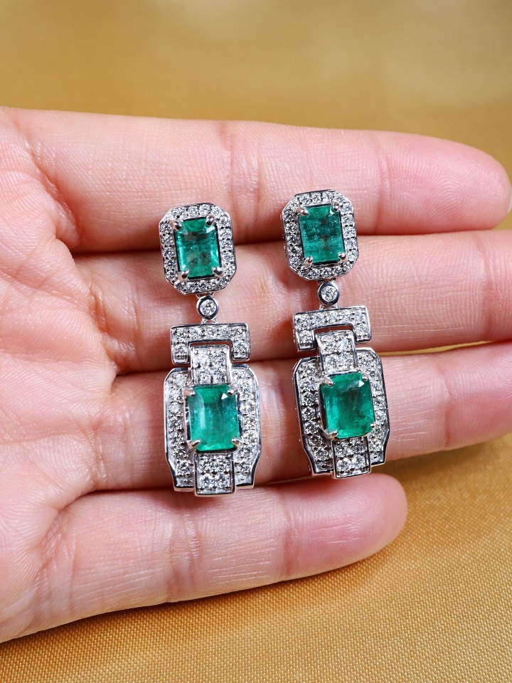 5.90 Carat Zambian Emerald and Diamond Art Deco Drop Earrings in 18K White Gold - Image 4