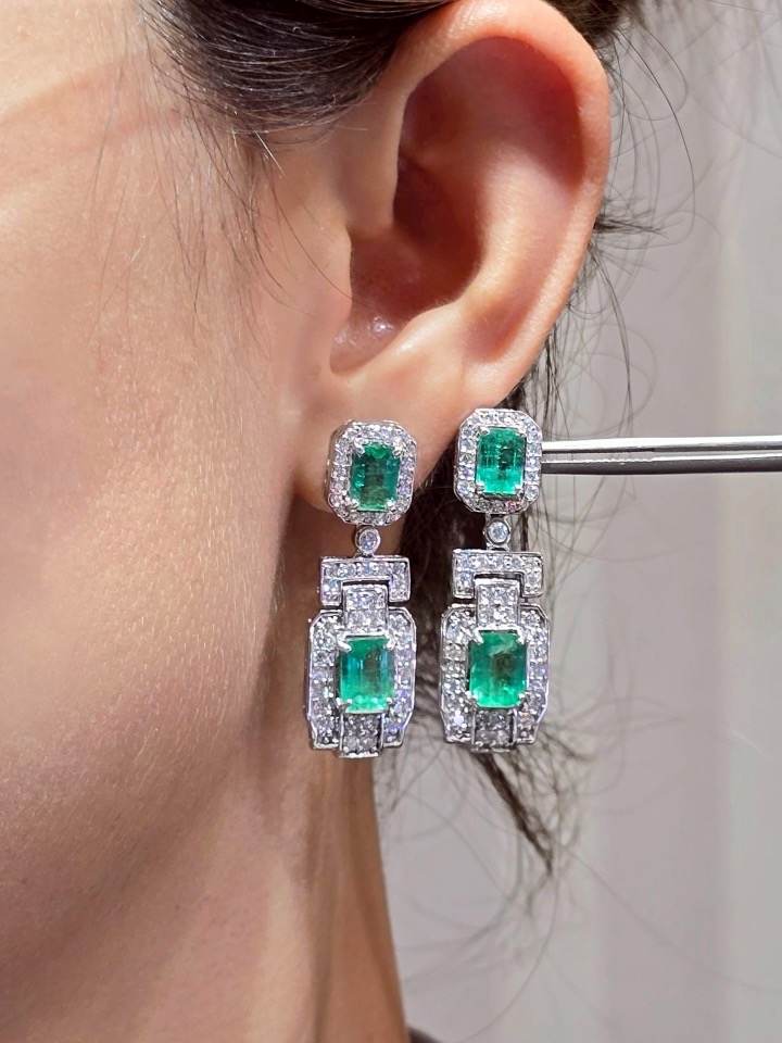 5.90 Carat Zambian Emerald and Diamond Art Deco Drop Earrings in 18K White Gold - Image 2