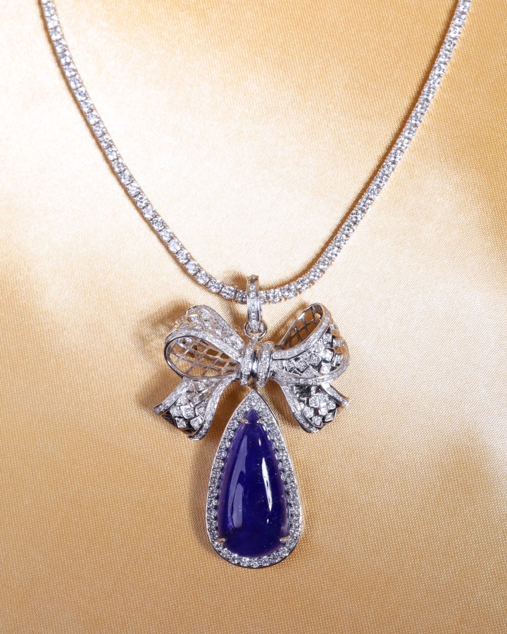 32.14 Carat Pear Cabochon Tanzanite Diamond Brooch Pendant in 18K White Gold - Image 6