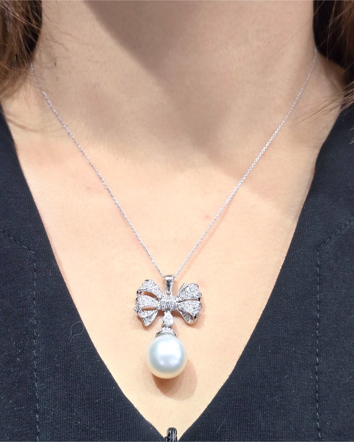13 mm South Sea Pearl and Diamond Ribbon Pendant in 18K White Gold - Image 2