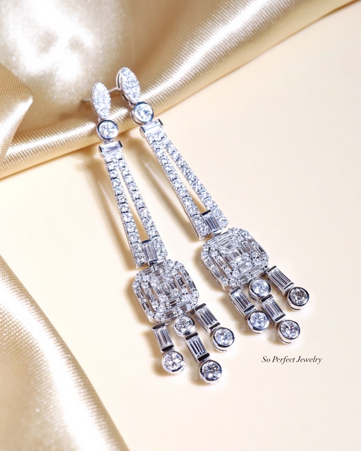 4.30 Carat Diamond Chandelier Earrings in 18K White Gold - Image 5