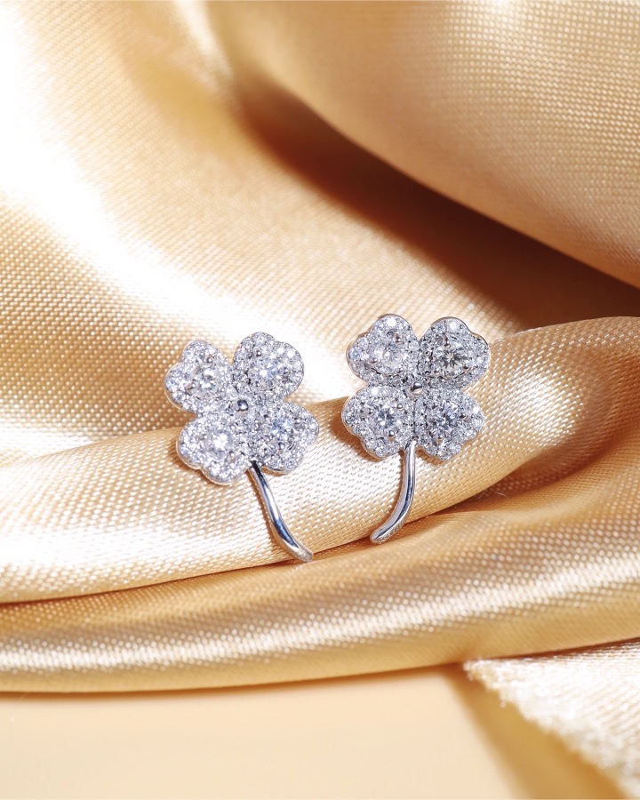1.08 Carat Diamond Four-Leaf Clover Earrings in 18K White Gold - Image 3