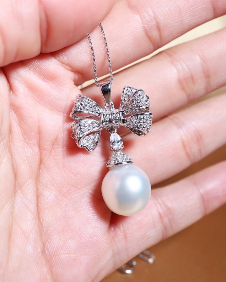 13 mm South Sea Pearl and Diamond Ribbon Pendant in 18K White Gold - Image 7