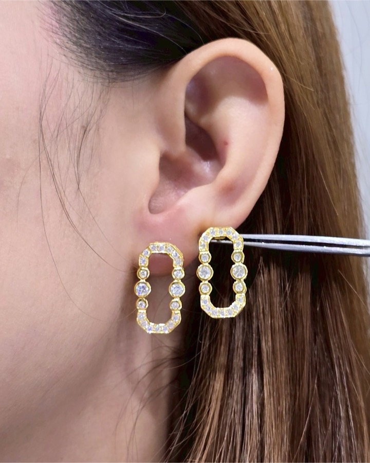 1.04 Carat Diamond Open-Link Stud Earrings in 18K Yellow Gold - Image 2