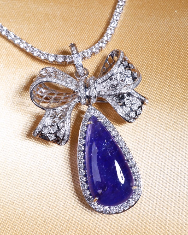 32.14 Carat Pear Cabochon Tanzanite Diamond Brooch Pendant in 18K White Gold - Image 4