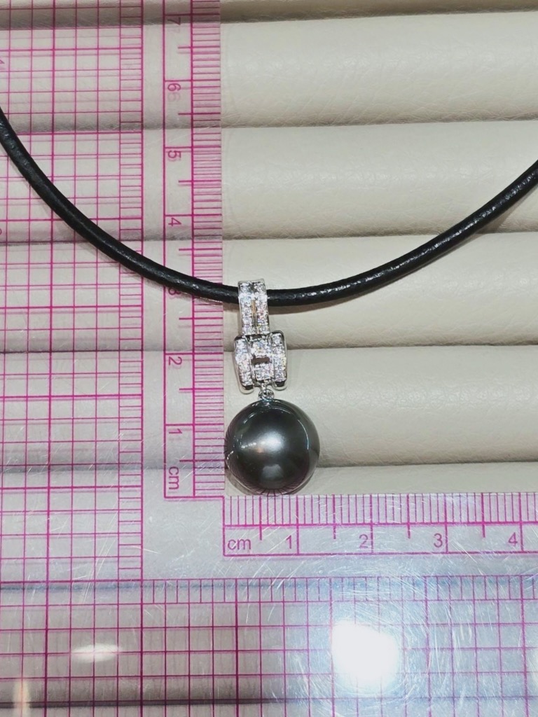 14 mm Tahitian Pearl and Diamond Pendant in 18K White Gold - Image 6