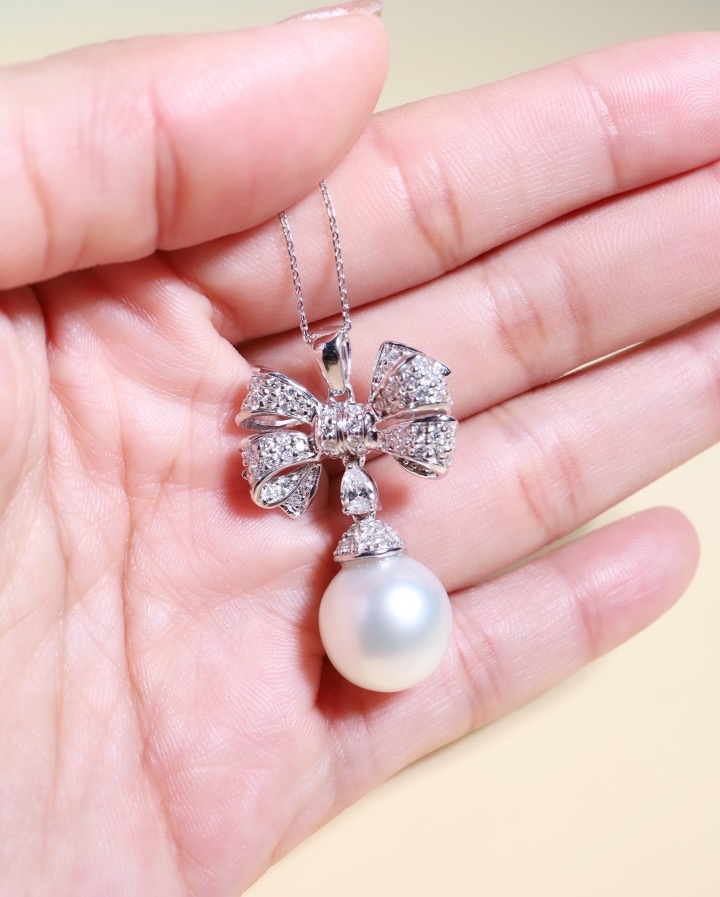 13 mm South Sea Pearl and Diamond Ribbon Pendant in 18K White Gold - Image 4