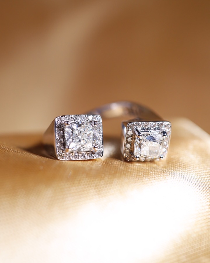 GIA-Certified 2.00 Carat Cushion Diamond Twisted Unisex Ring in 18K White Gold - Image 3