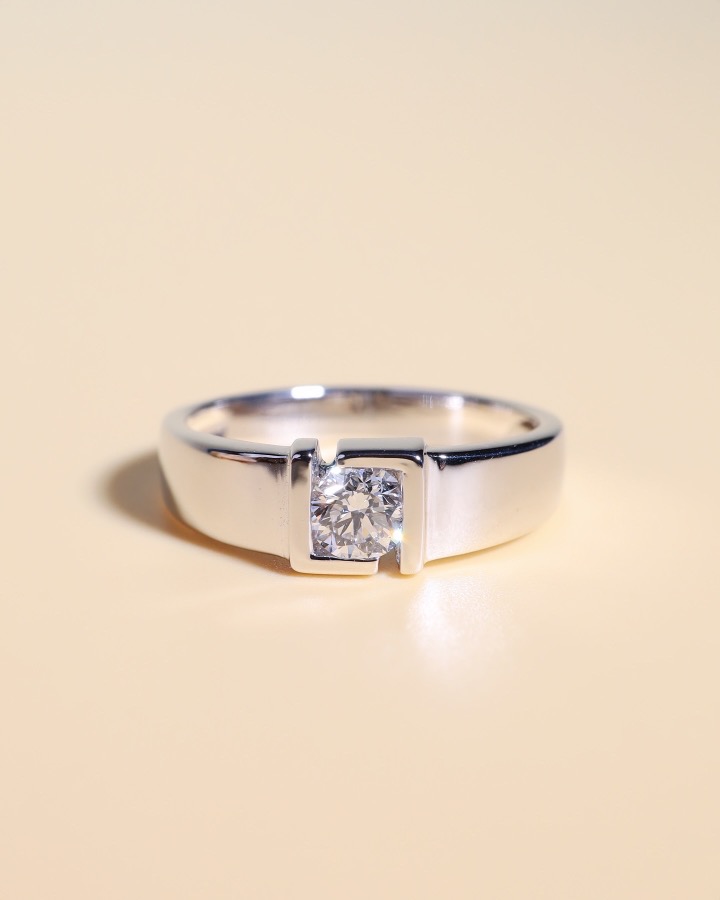 GIA-Certified 0.40 Carat Round Diamond Unisex Ring in 18K White Gold - Image 10