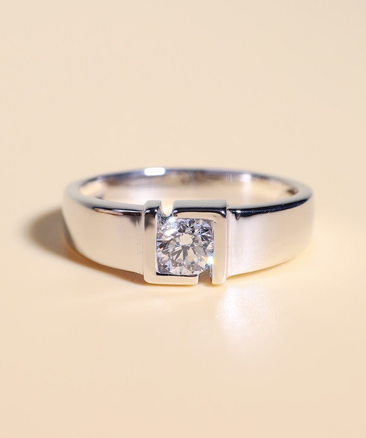 GIA-Certified 0.40 Carat Round Diamond Unisex Ring in 18K White Gold