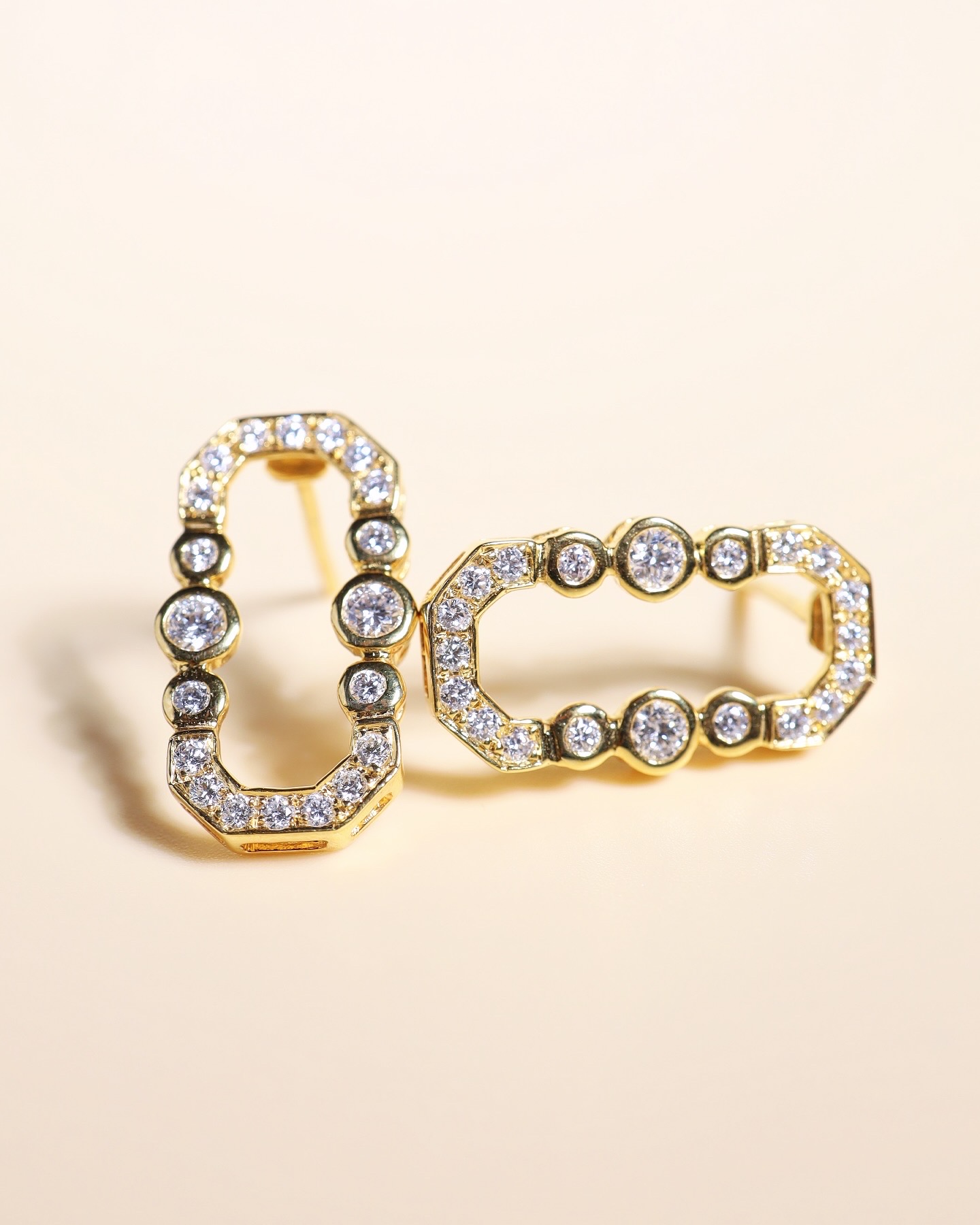 1.04 Carat Diamond Open-Link Stud Earrings in 18K Yellow Gold