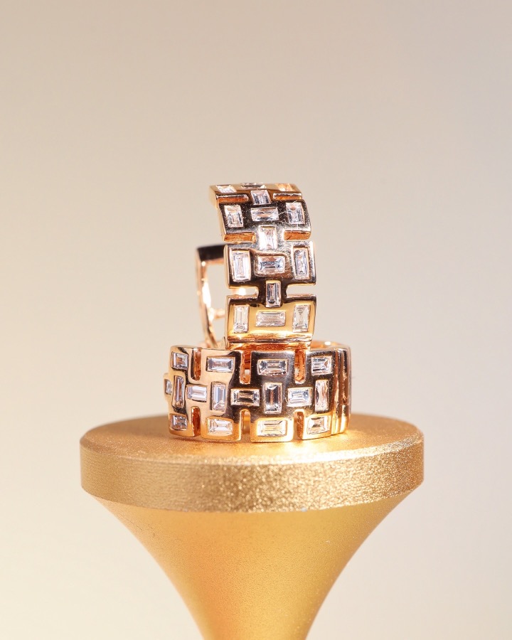 0.69 Carat Baguette Diamond Geometric Hoop Earrings in 18K Rose Gold - Image 5