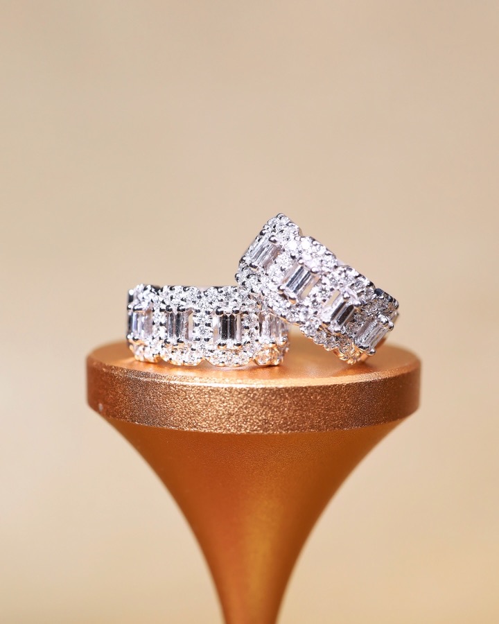 0.98 Carat Baguette and Round Diamond Hoop Earrings in 18K White Gold - Image 5