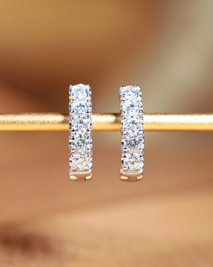 1.00 Carat Diamond Latch Back Hoop Earrings in 18K White Gold - Image 5