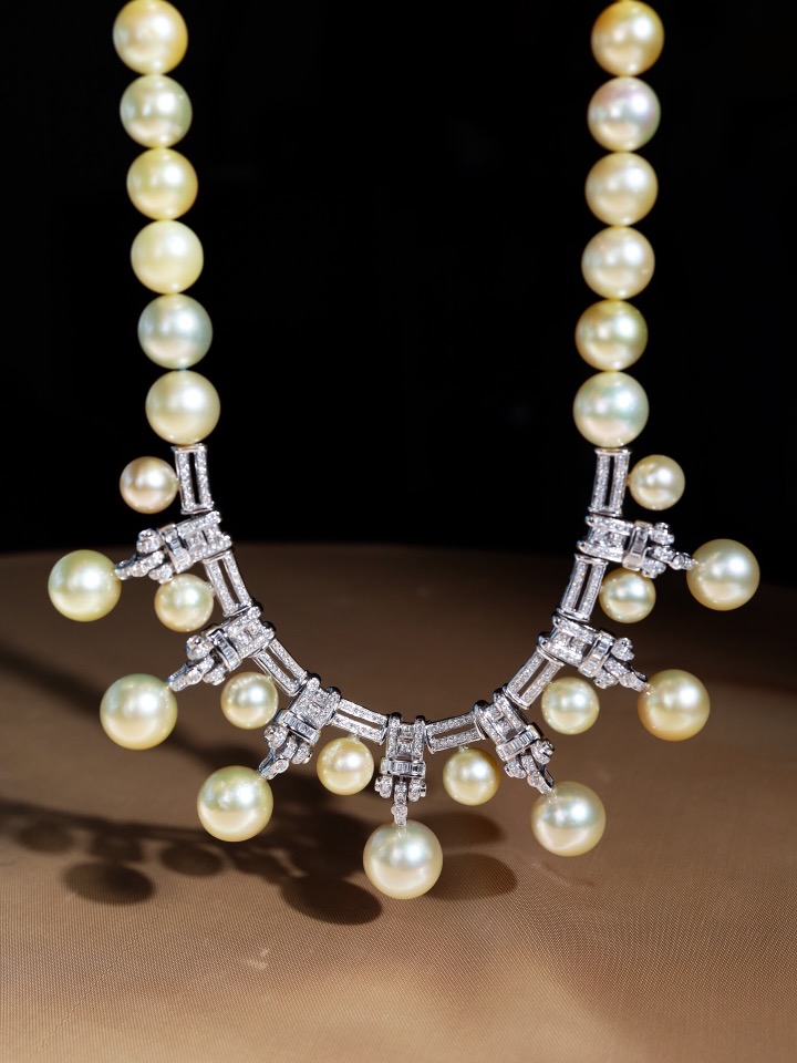 Art Deco Golden South Sea Pearl and Diamond Necklace in 18K White Gold - Image 7