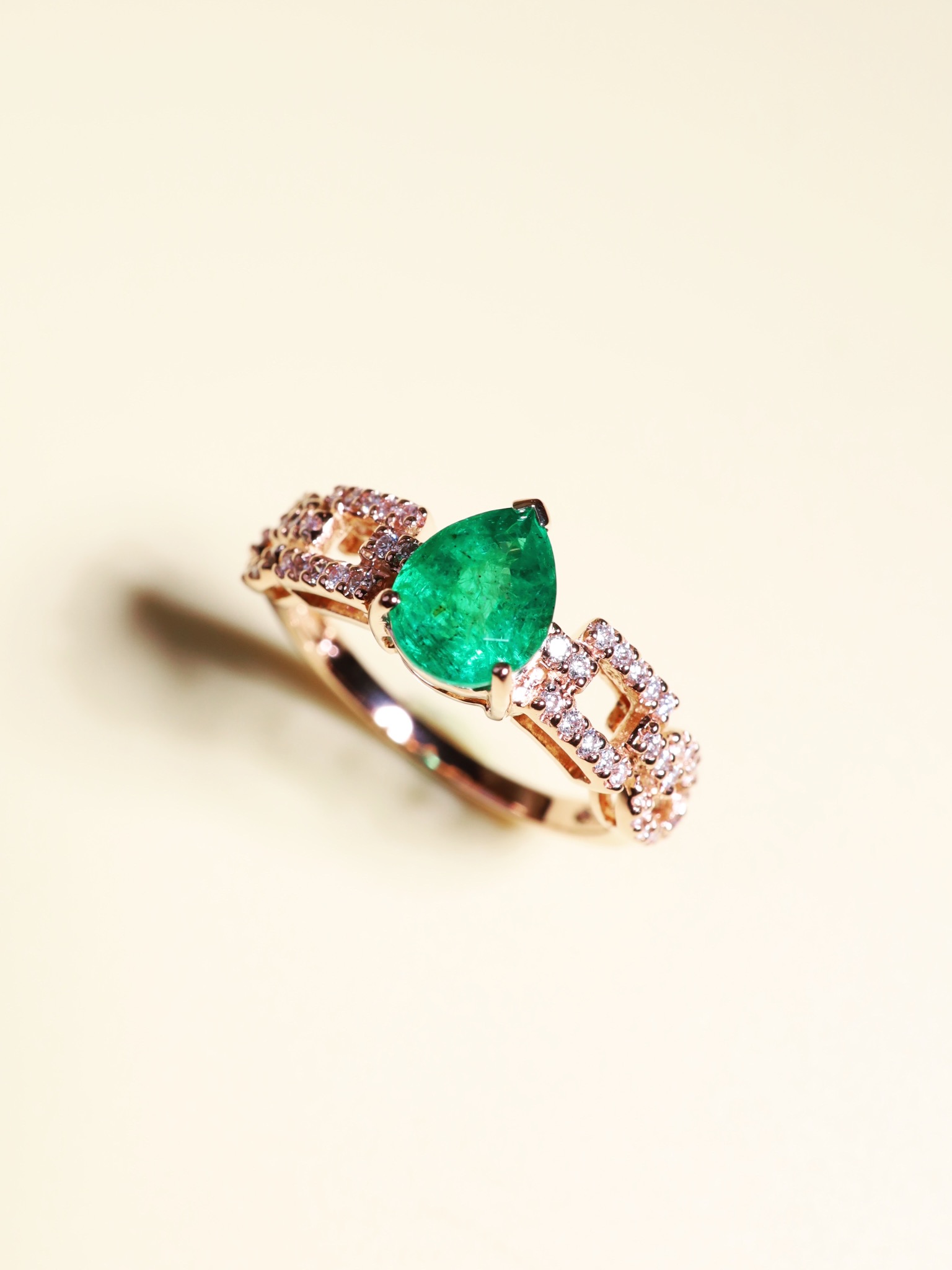 1.45 Carat Zambian Pear Emerald and Diamond Ring in 18K Rose Gold - Image 8