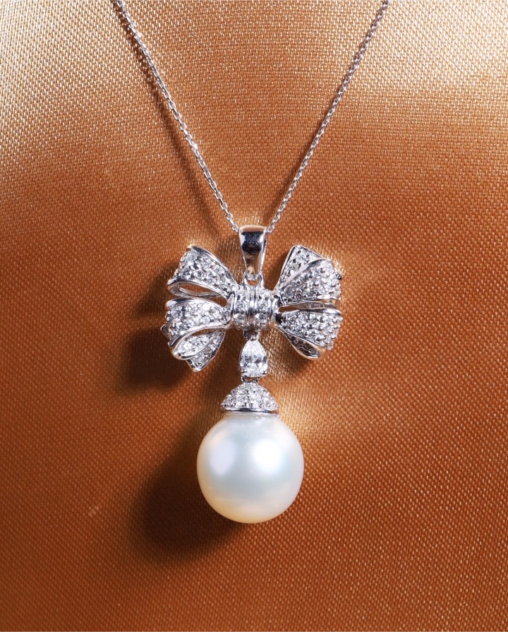 13 mm South Sea Pearl and Diamond Ribbon Pendant in 18K White Gold - Image 5