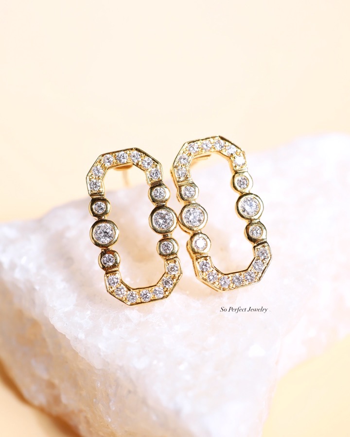 1.04 Carat Diamond Open-Link Stud Earrings in 18K Yellow Gold - Image 6
