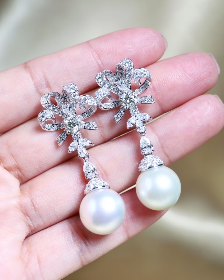 South Sea Pearl and Diamond Ribbon Chandelier Earrings in 18K White Gold - Image 8