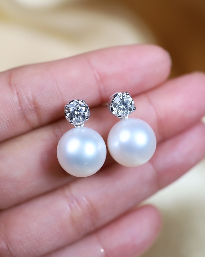 GIA-Certified 1.20 Carat Diamond and 12.5 mm South Sea Pearl Stud Earrings - Image 4