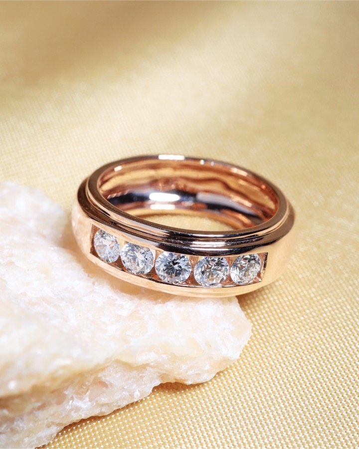 1.04 Carat Five-Stone Round Diamond Ring in 18K Rose Gold - Image 8