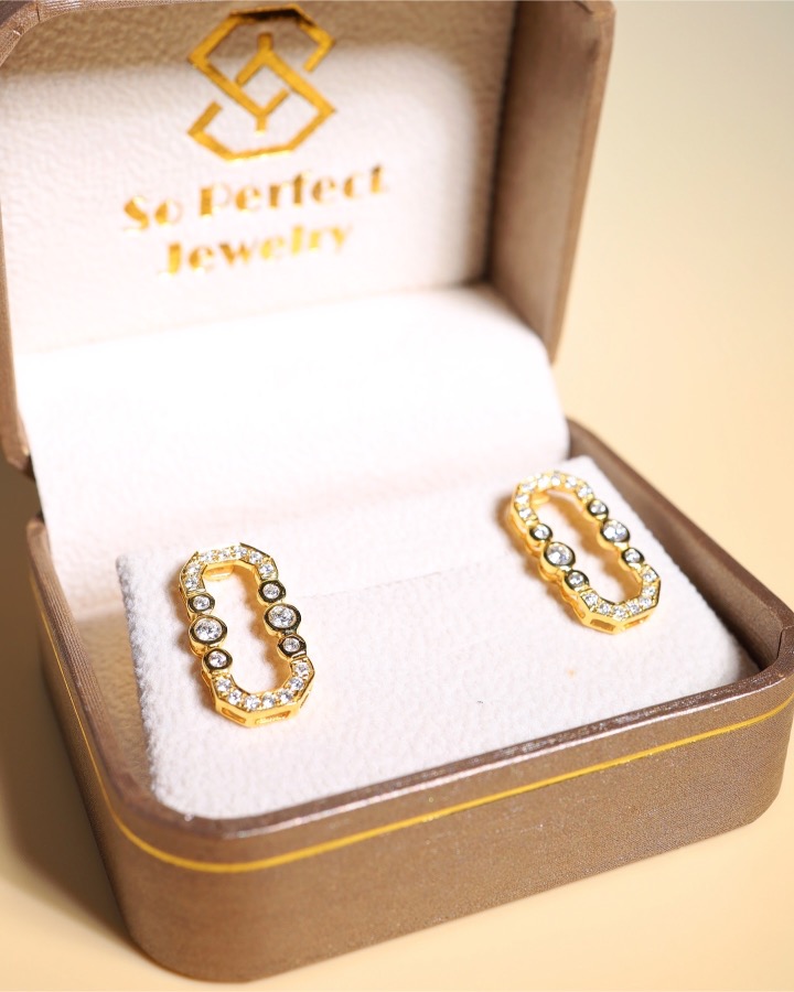 1.04 Carat Diamond Open-Link Stud Earrings in 18K Yellow Gold - Image 8