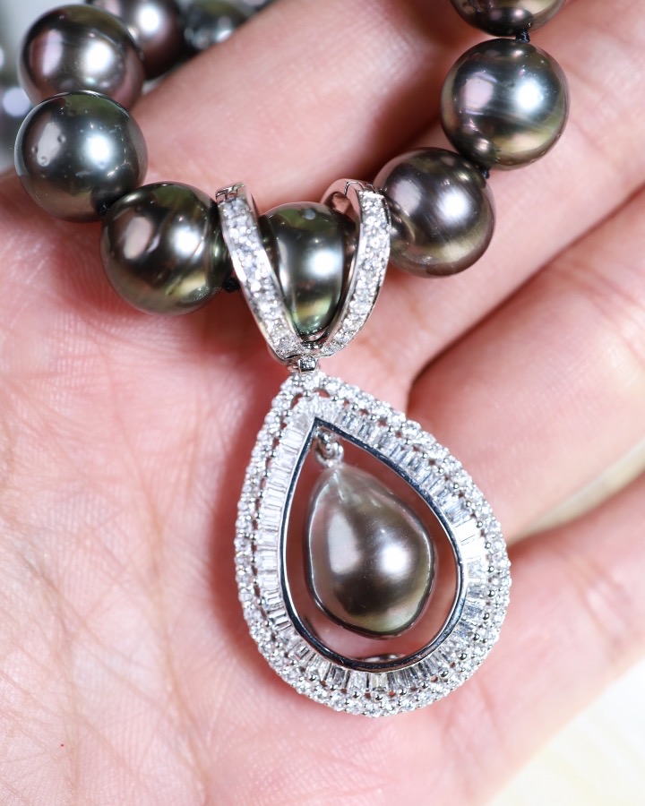 14 mm Black Tahitian South Sea Pearl and Diamond Pendant Necklace - Image 4