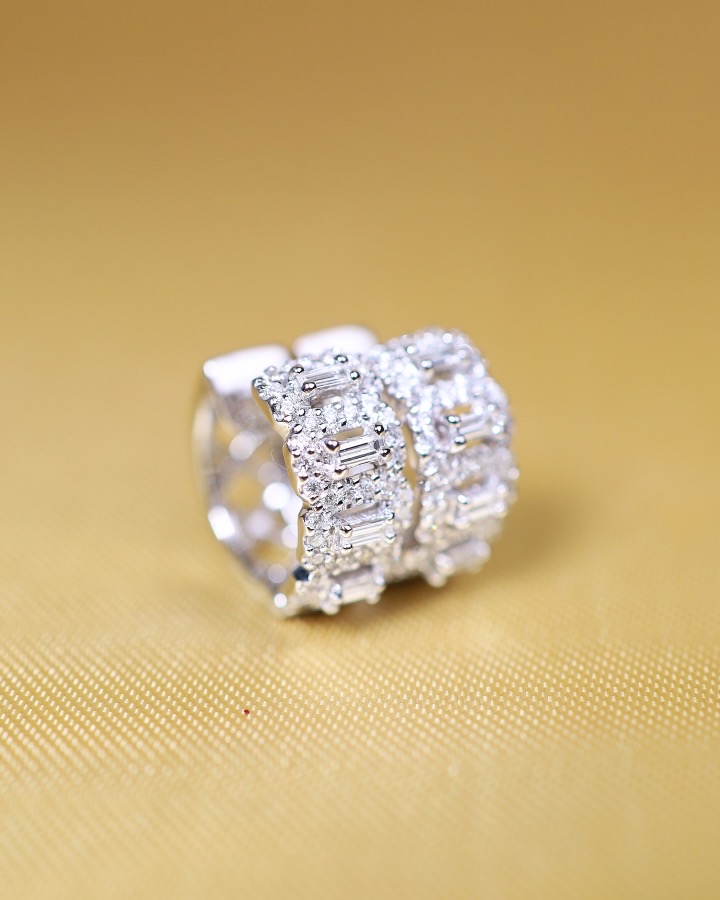 0.98 Carat Baguette and Round Diamond Hoop Earrings in 18K White Gold - Image 6